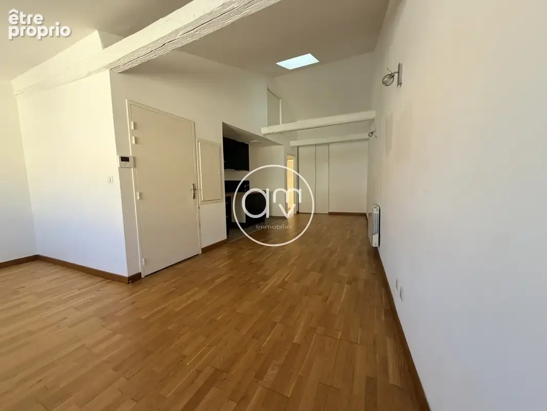 Appartement T2 - 56m2 rénovés - dernier étage - Cours Lafayette proche du Port - photo 2
