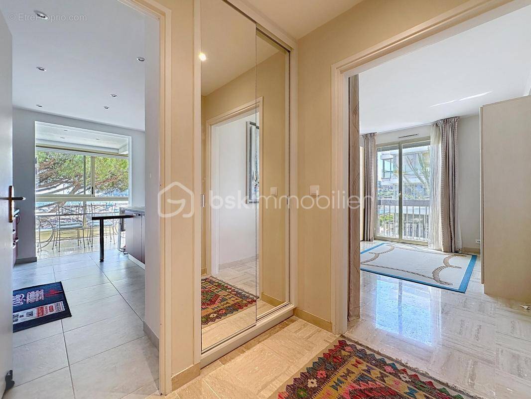 VUE MER - La Napoule, Appartement de 93m2 en front de mer dans une résidence prisée de prestige - photo 6