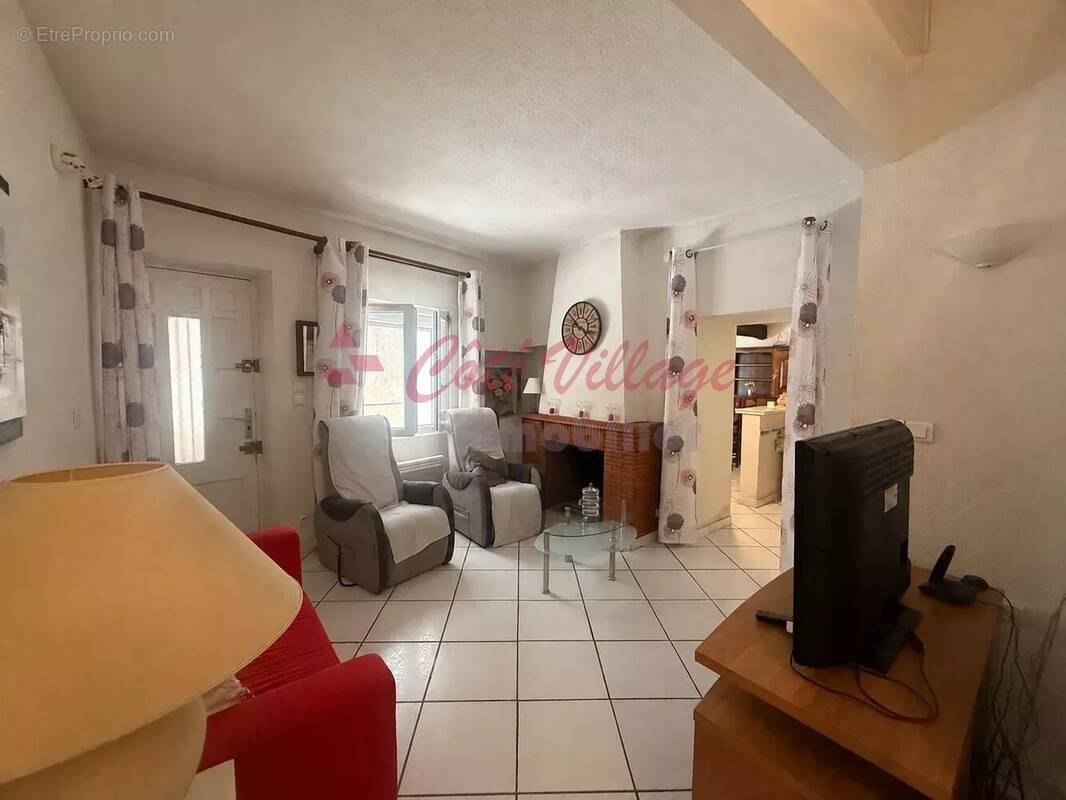 SALLELES D'AUDE Maison de Village de type 6 R+2 avec terrasse. - photo 1
