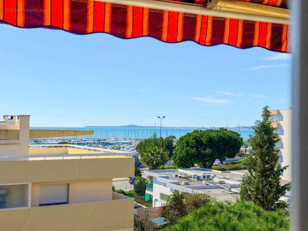 Appartement à SAINT-LAURENT-DU-VAR