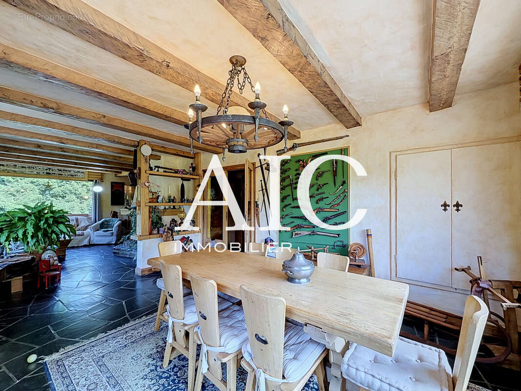Belle opportunité Chalet aux beaux volumes et fort potentiel - photo 7
