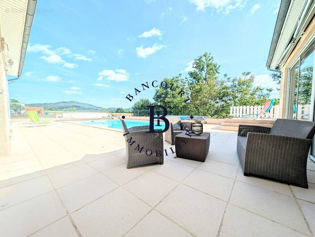 Maison à SAINT-PANTALEON-DE-LARCHE