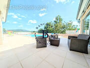 Maison à SAINT-PANTALEON-DE-LARCHE