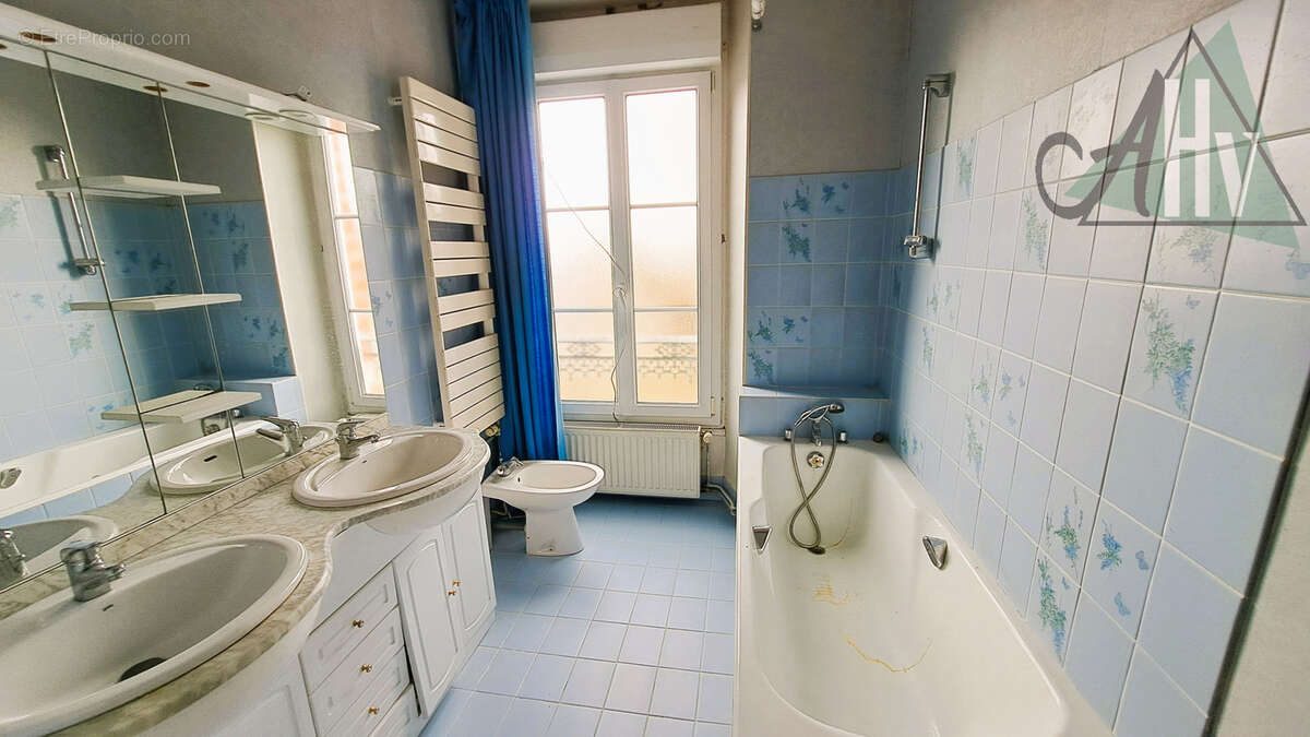 Proche NOGENT SUR SEINE - Grande maison de 150 m2 avec 5 chambres, dépendances et grand jardin - photo 13