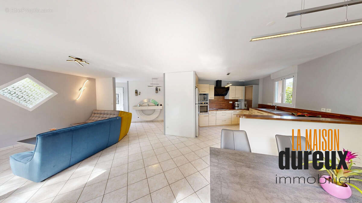 Maison 101 m² à Arc-Les-Gray  - photo 4