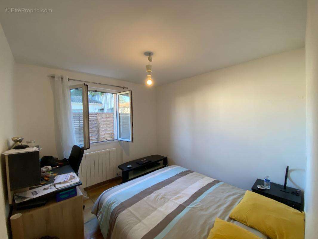 Maison à LE PUY-SAINTE-REPARADE