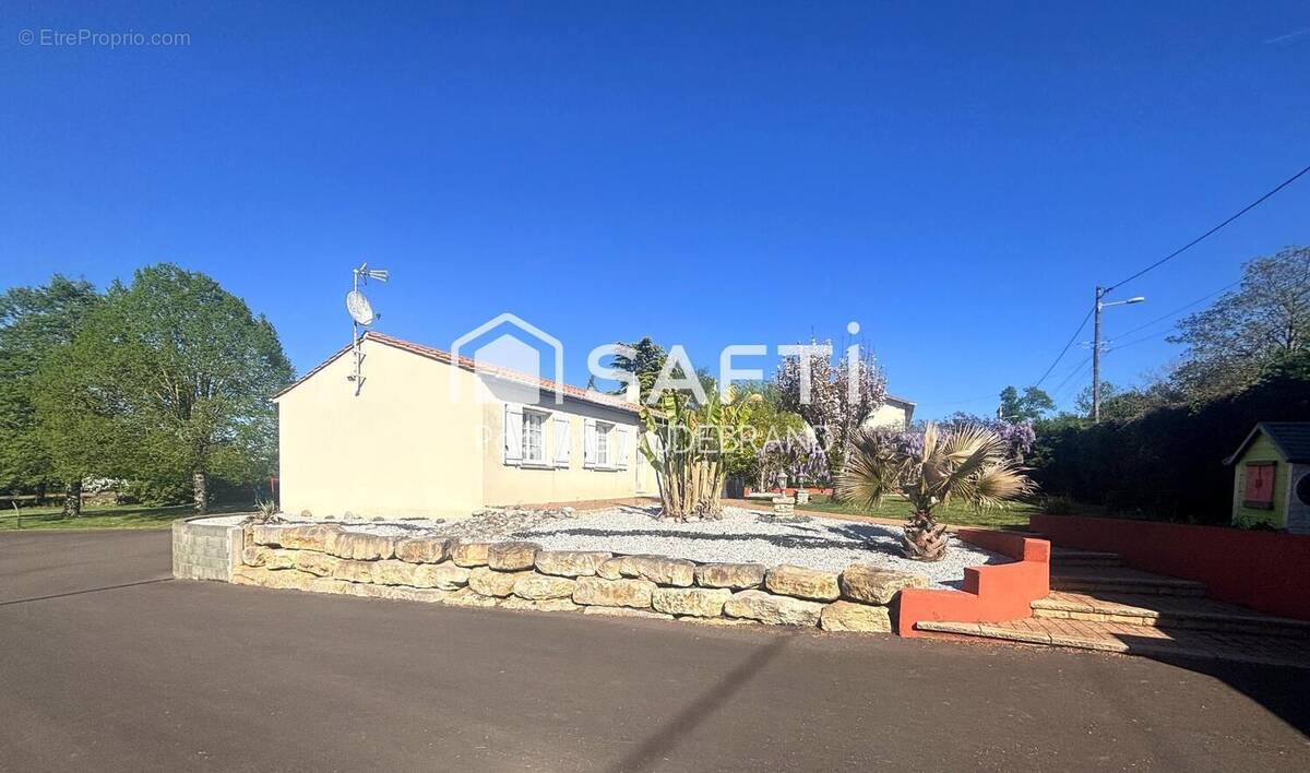 Photo 1 - Maison à VOUILLE