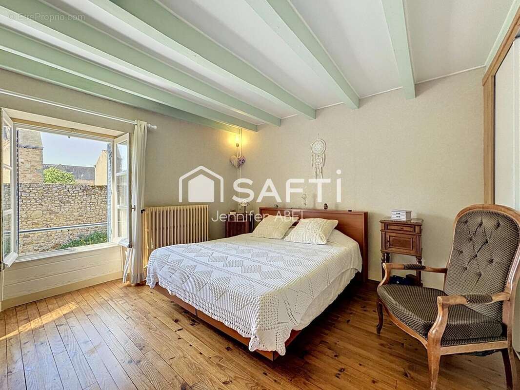 Maison 225 m² à Saint-Loup-Lamaire  - photo 9