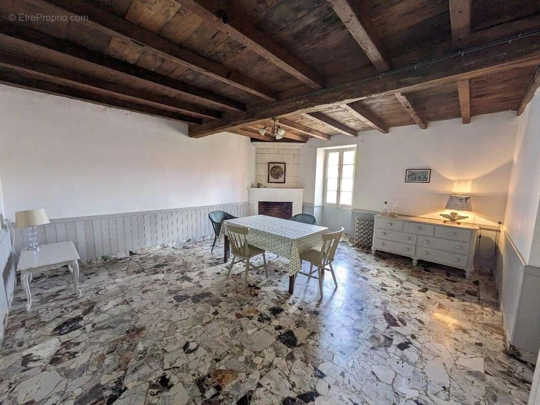 Maison à AUBETERRE-SUR-DRONNE