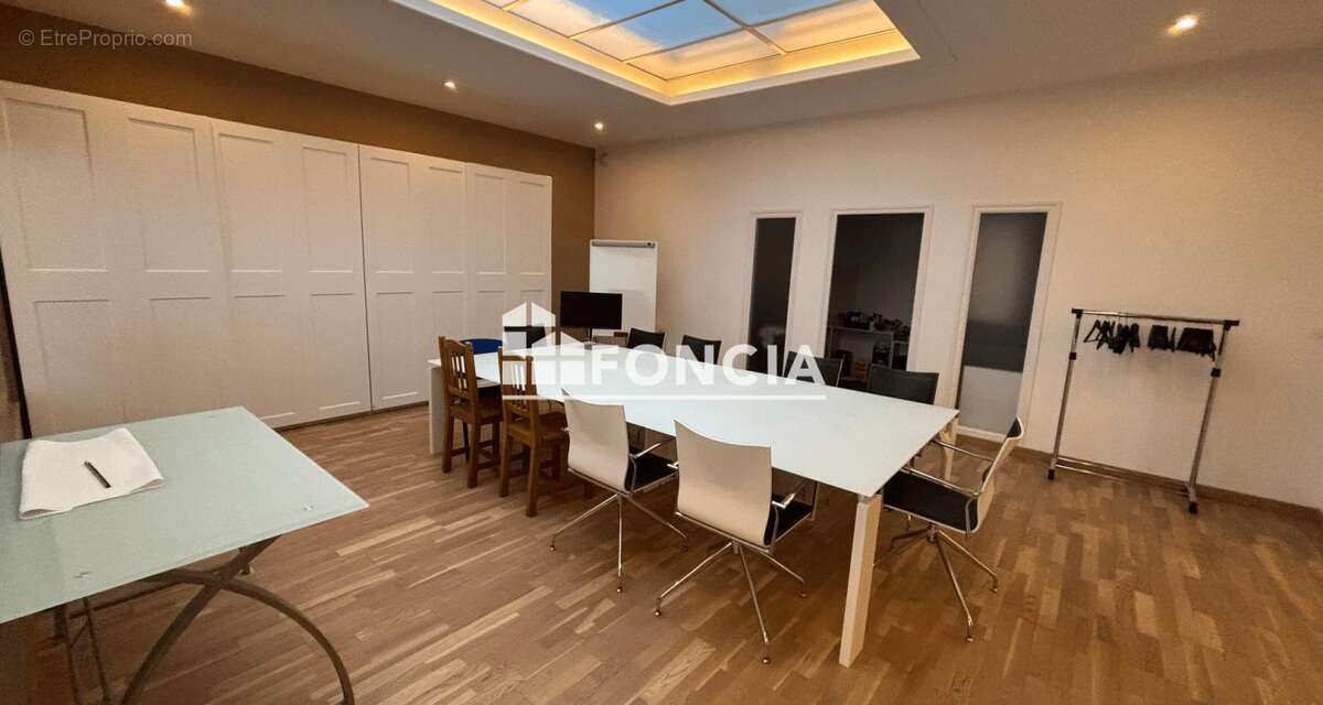 En hypercentre de Quimper, découvrez cet ensemble de bureaux de plus de 320 m² - photo 2