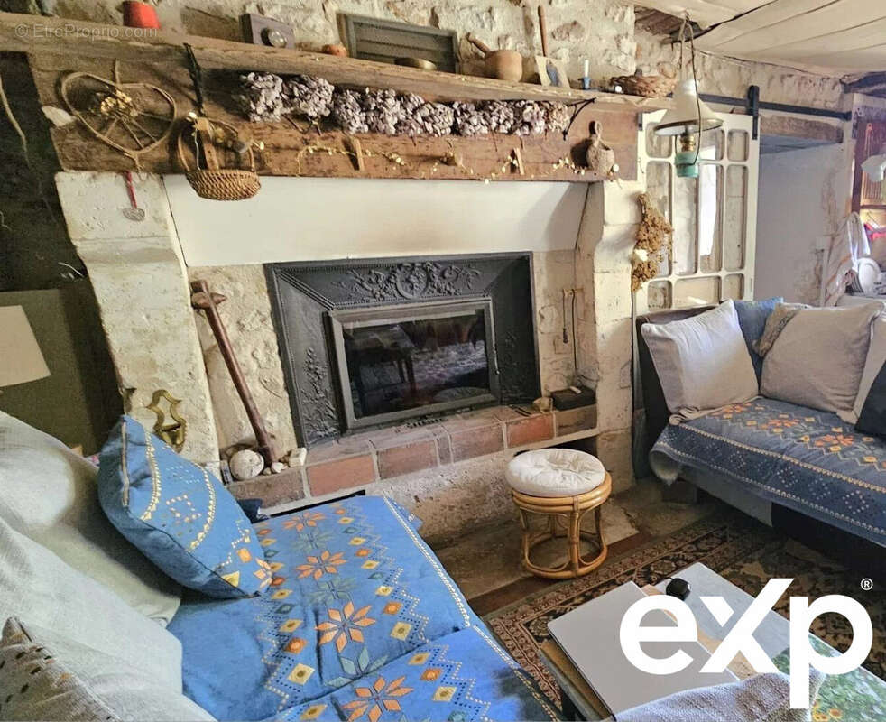 Maison à NANTEUIL-AURIAC-DE-BOURZAC