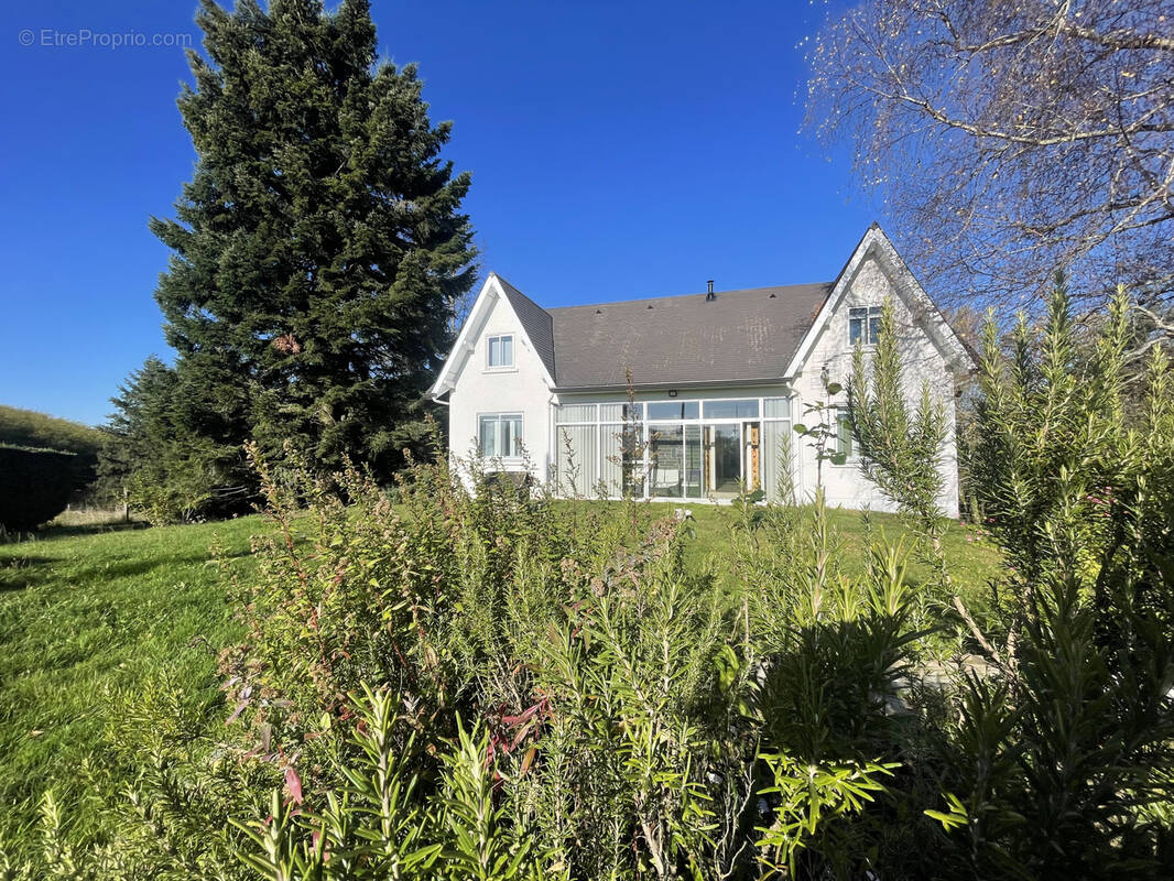 Maison à LADIGNAC-SUR-RONDELLES