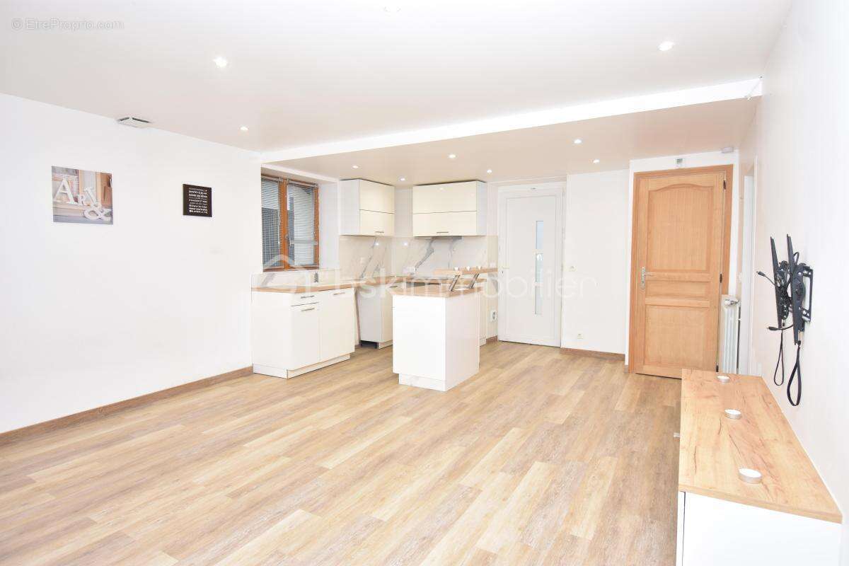 Maison à BERNAY-VILBERT