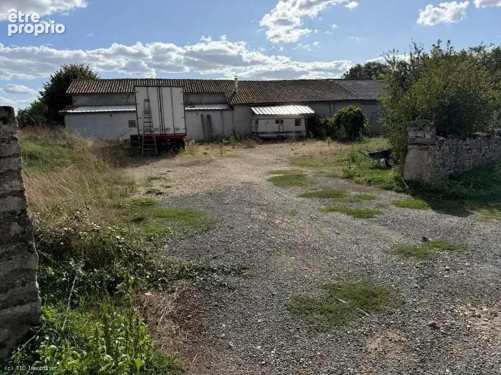 Maison en Pierre Avec Sa Piscine Chauffée et Dépendances Sur 4676m² - photo 37
