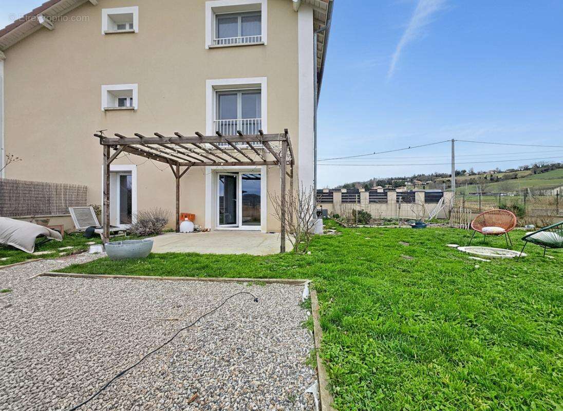 Appartement à LUZINAY
