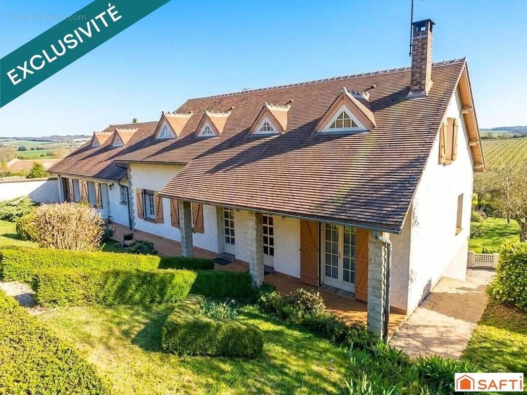 Maison 210 m² à Coulanges-La-Vineuse  - photo 1