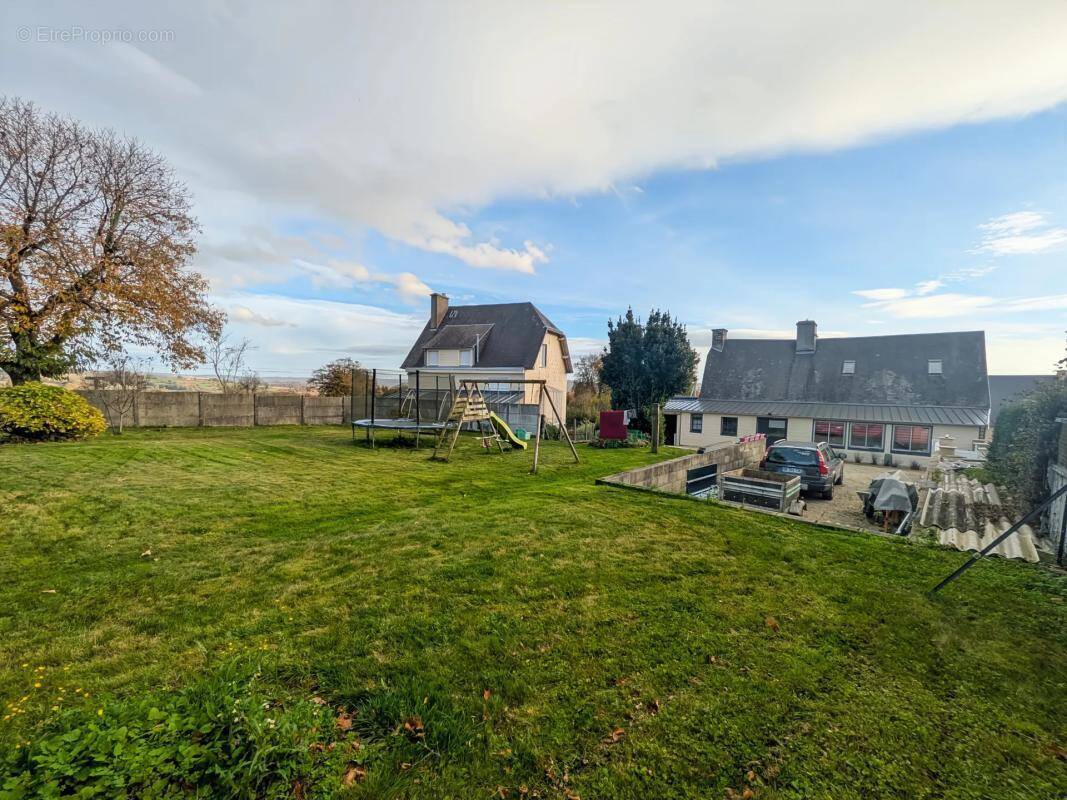 Maison à PERRIERS-EN-BEAUFICEL