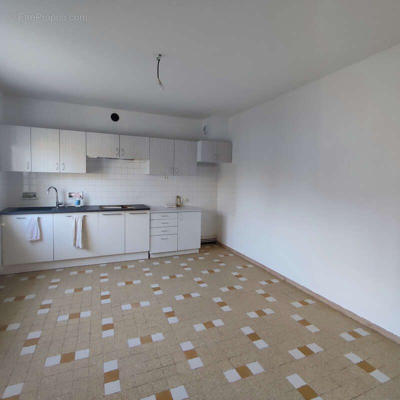 Maison à BRIZAMBOURG