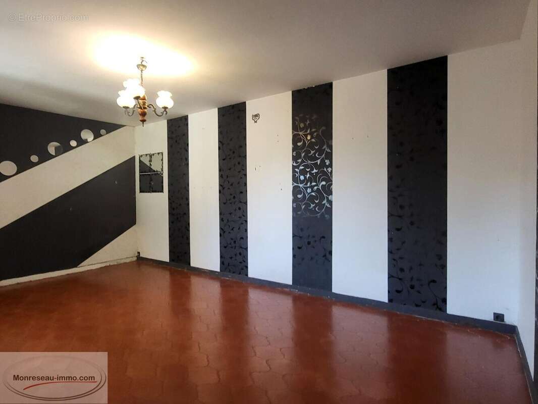 Ensemble Immobilier : 2 logements + dépendances + jardin (constructible) - photo 13