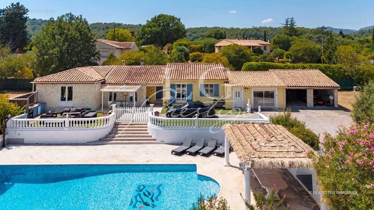 Villa de plain-pied avec piscine avec 5 000 m² de terrain - photo 13