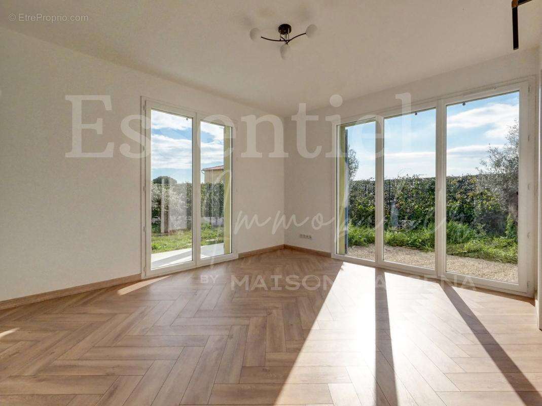 Maison 4 pièces 123 m² avec vue mer, terrasse 80 m² et jardin 900 m² à Saint-Laurent-du-Var - photo 15