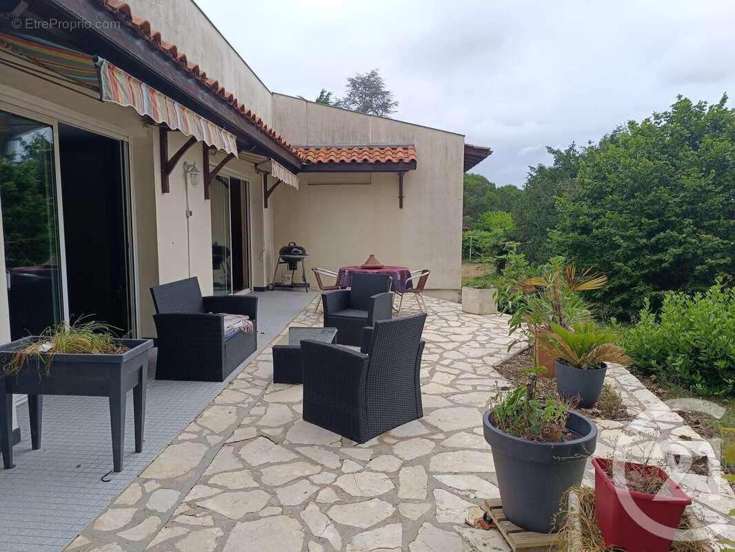 Maison à LES PEINTURES