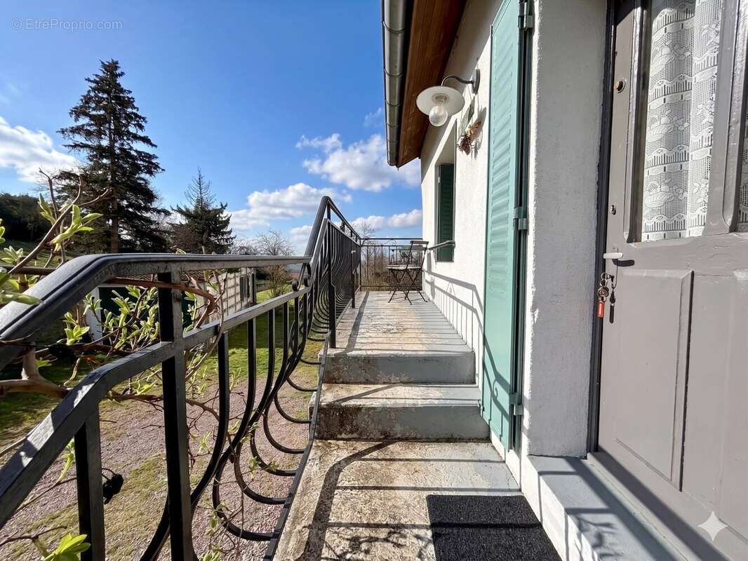 Maison à LUCENAY-L'EVEQUE