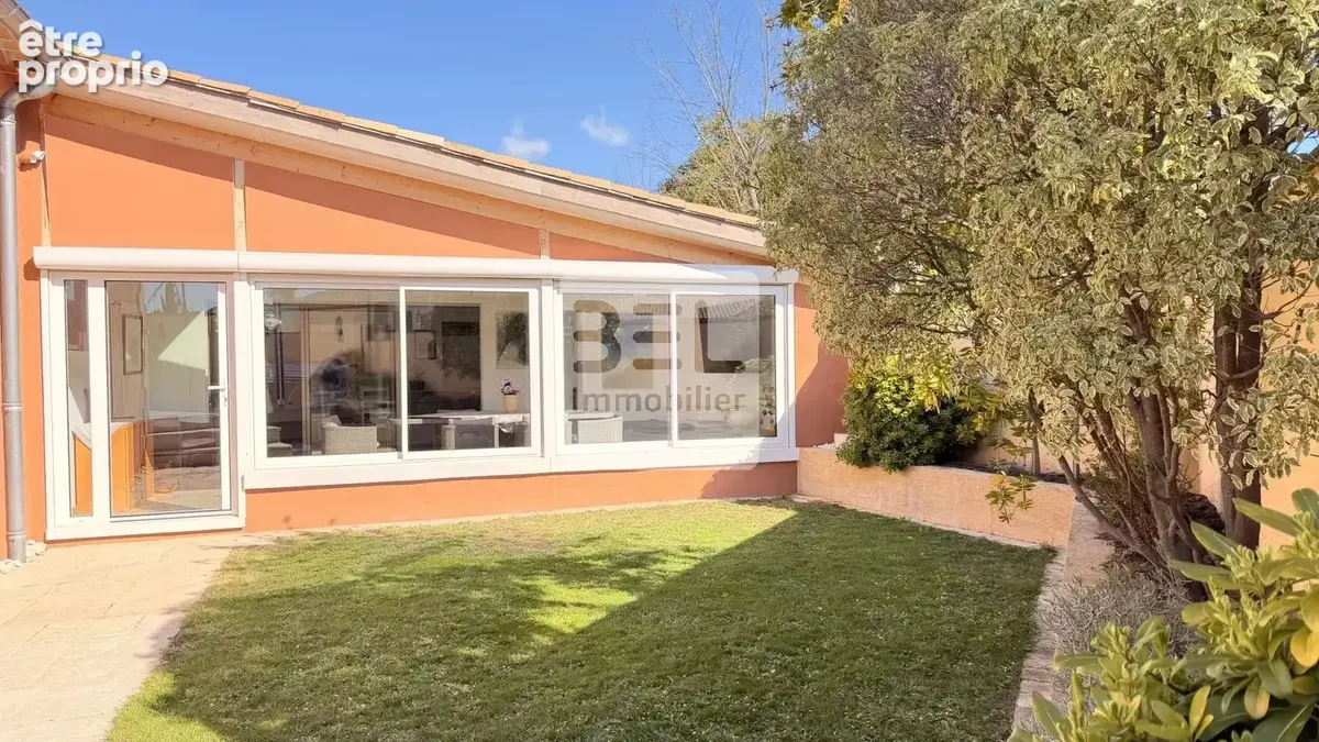 Villa de plain pied avec piscine et dépendances - photo 8