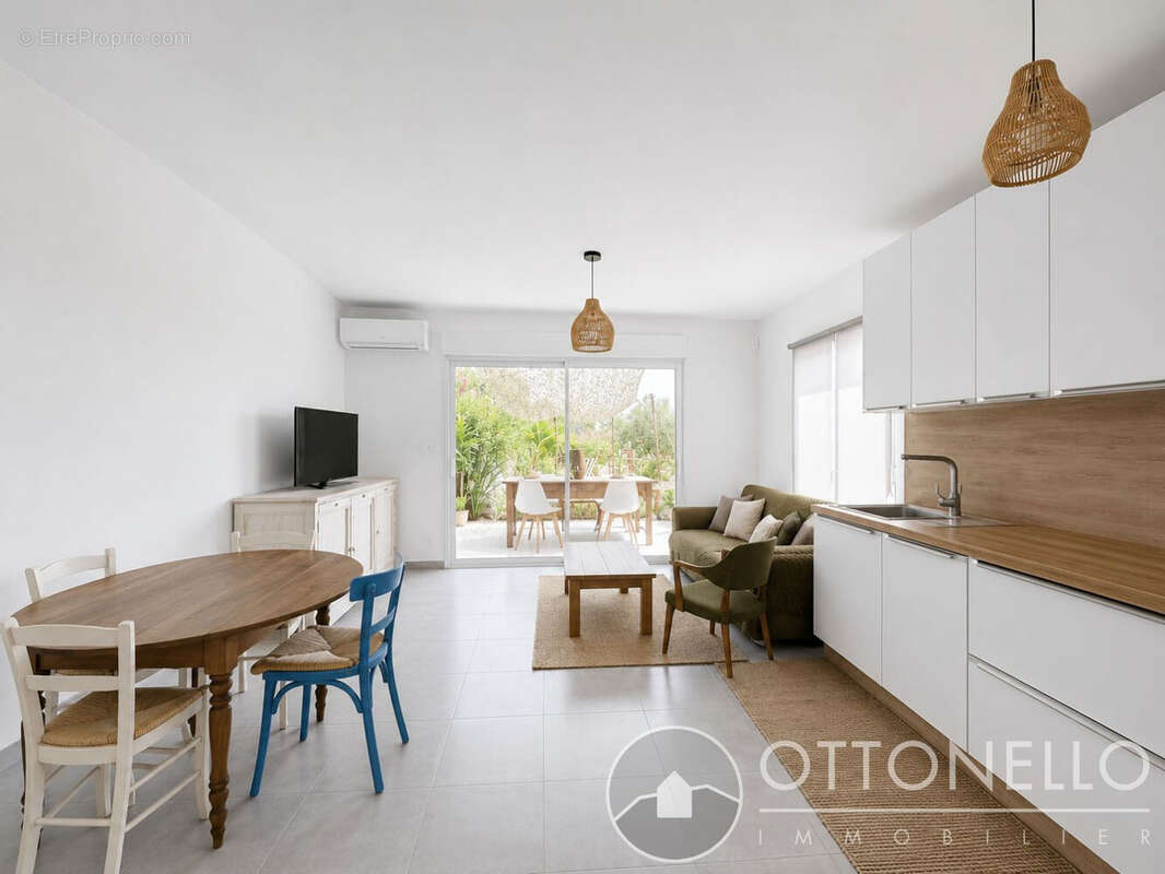 Maison 3 pièces 57.75 m2 LOUÉE sur un terrain de 188 m2 avec deux terrasses, garage et parking - photo 2