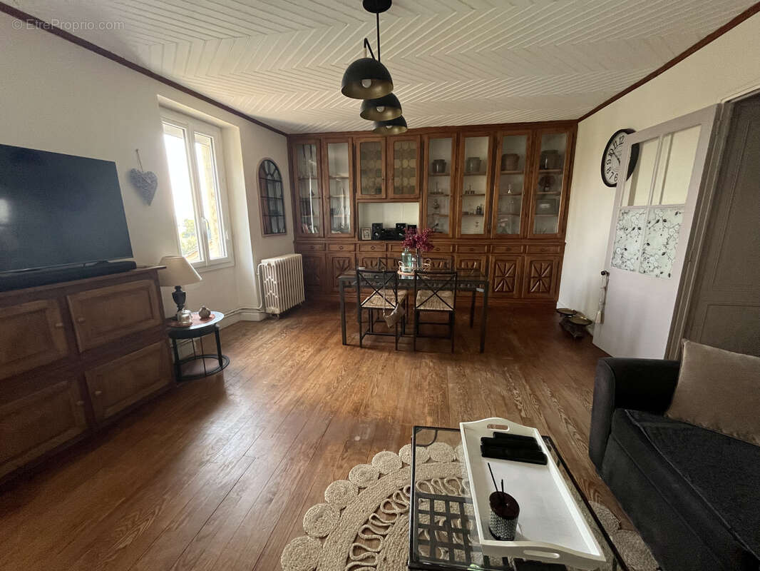 LA REOLE - Maison de ville avec logement indépendant, 2 garages - photo 2