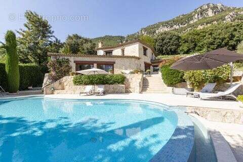 Maison à TOURRETTES-SUR-LOUP
