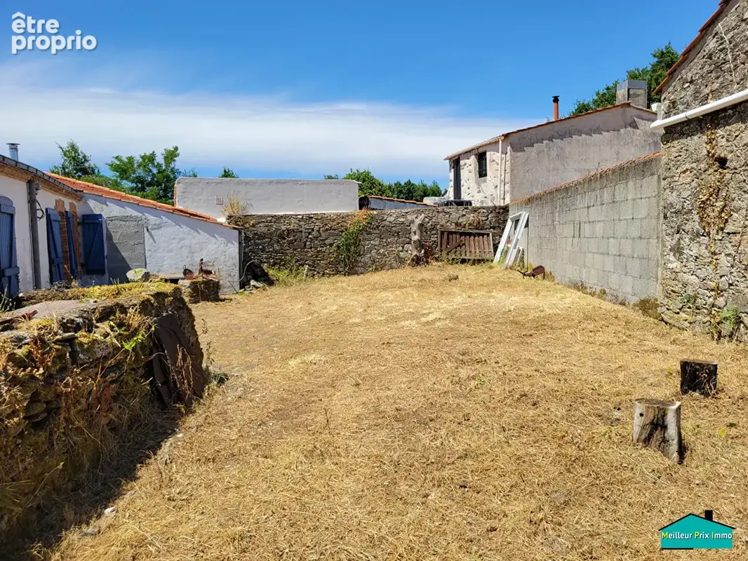 LA GARNACHE Maison à rénover avec four à pain - photo 5