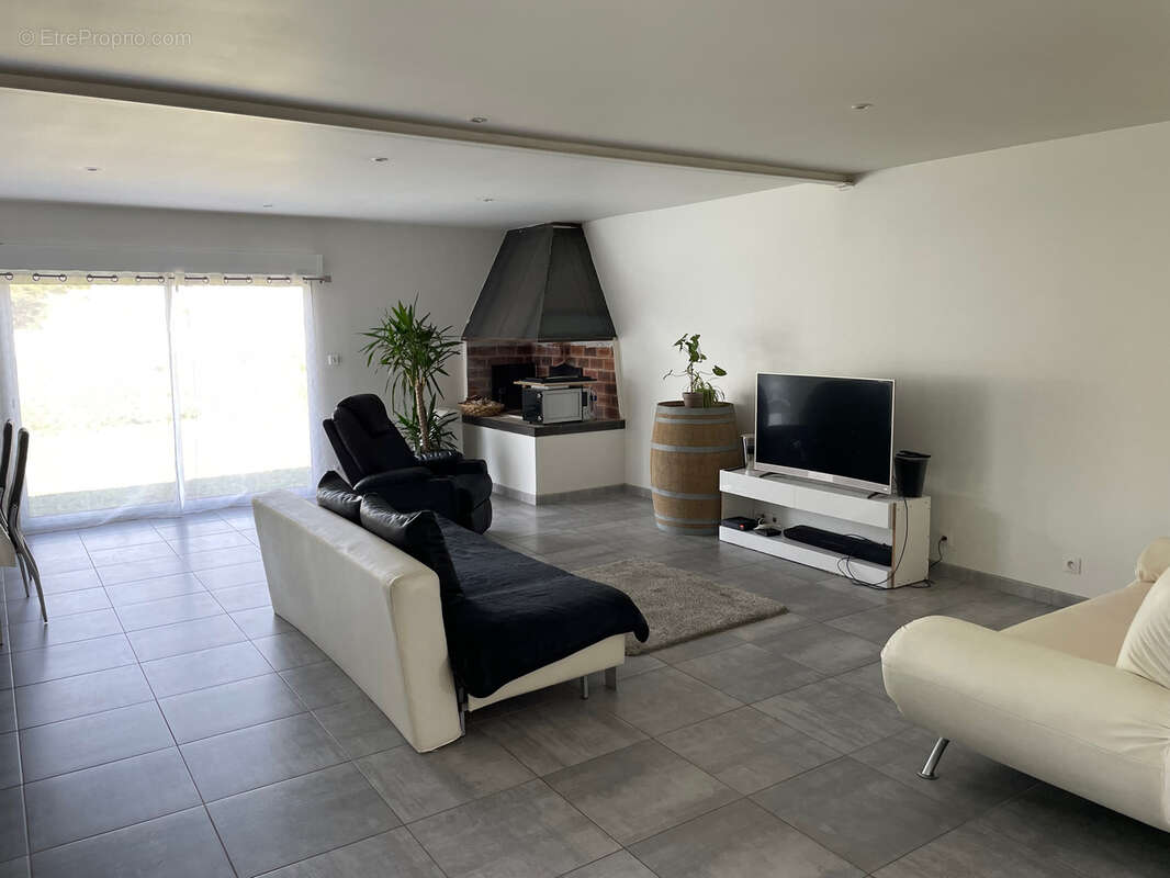 Commerce à SAINT-LYS