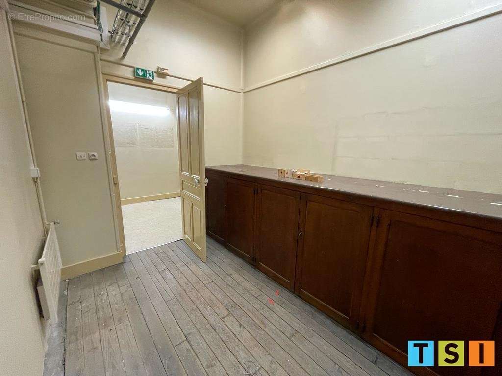 Commerce à MONTREJEAU