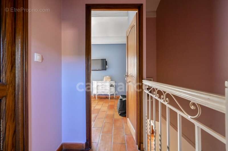 Maison à CEYRESTE