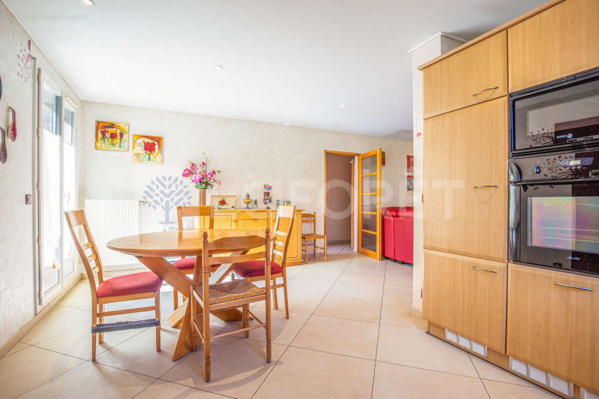 Agence immobiliere laforet - "musa" - annecy / vieugy - appartement t3 de 96,18m² - terrasse - jardins - garage - place de stati - photo 8