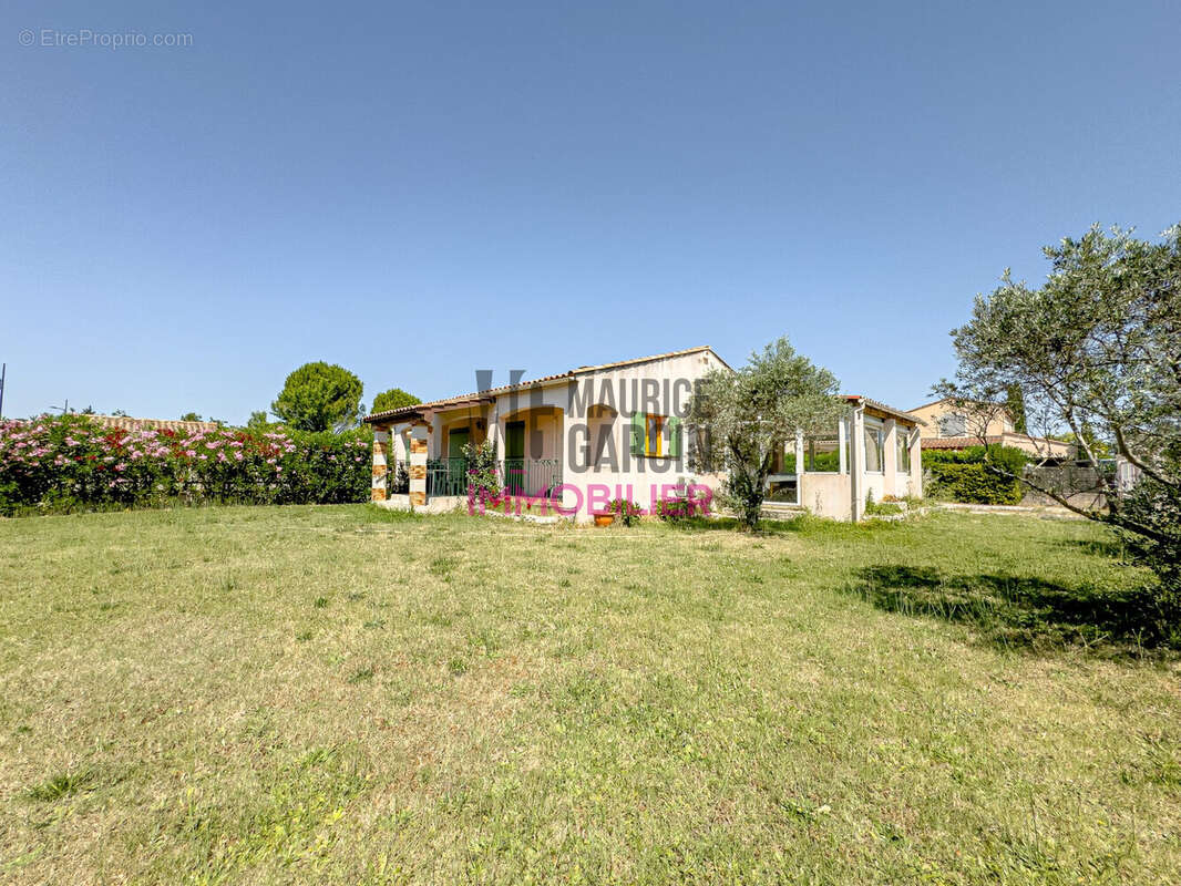 ACHAT VENTE MAISON PLAIN PIED 3 CHAMBRES MOLLEGES ALPILLES PISCINE JARDIN MAURICE GARCIN FLORENE TOLEDO - Maison à MOLLEGES