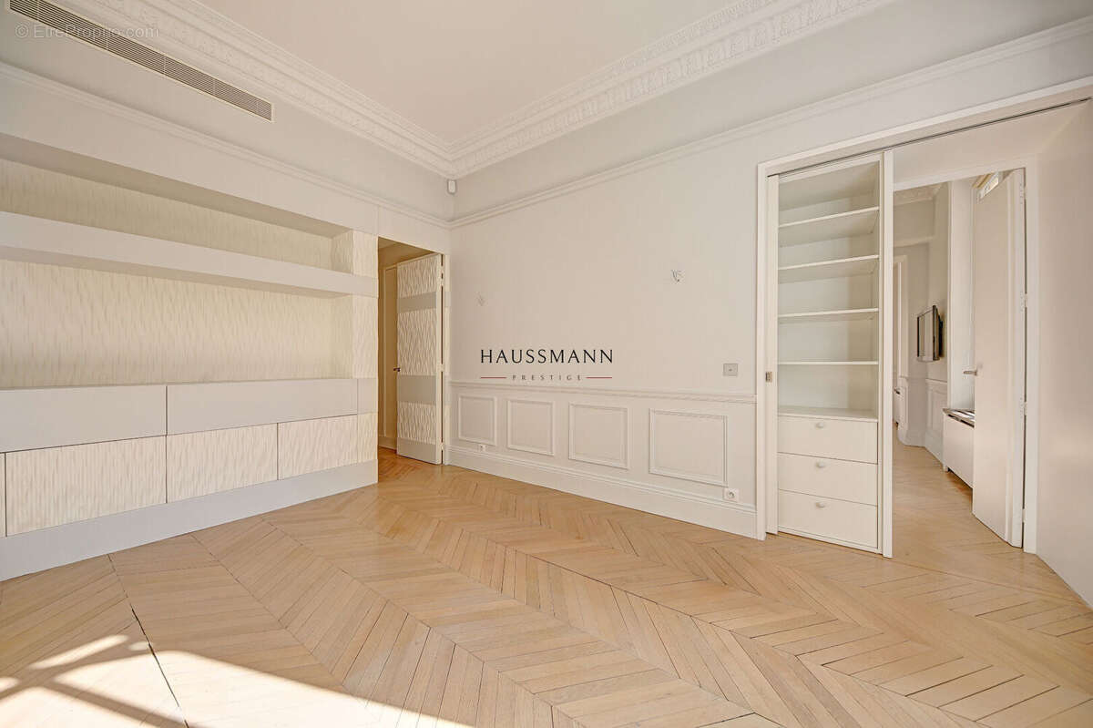 Appartement à PARIS-8E