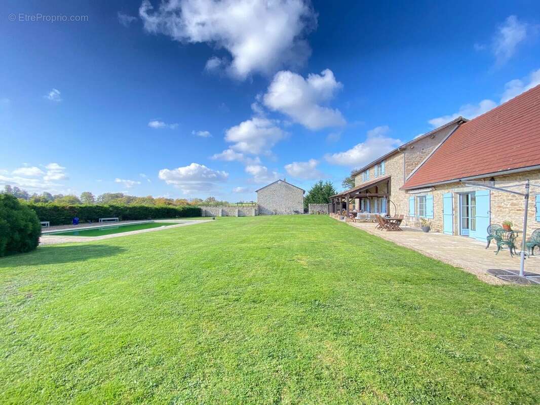 Maison à DOMPIERRE-LES-EGLISES