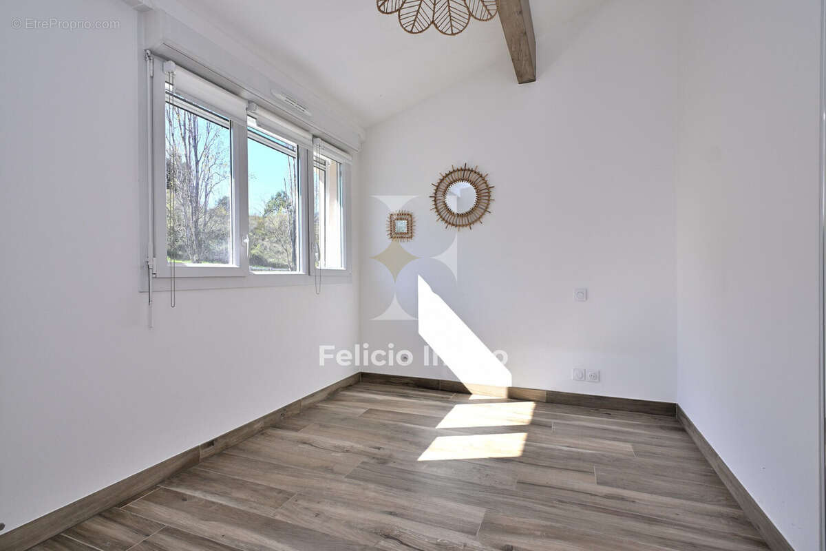 Appartement à CHATEAUNEUF-GRASSE