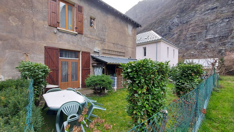 Maison à LIVET-ET-GAVET