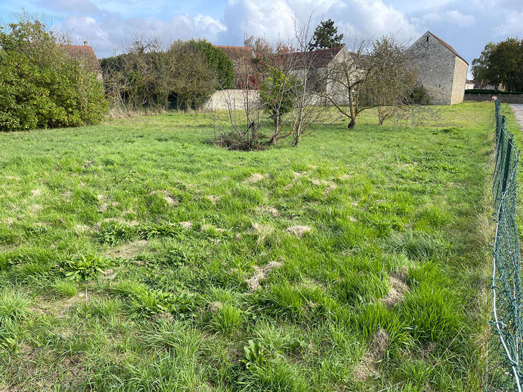 Terrain à ENNERY