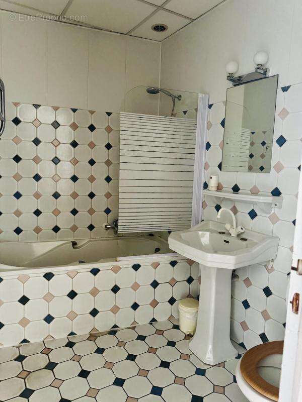 Commerce à BOURG-SAINT-ANDEOL