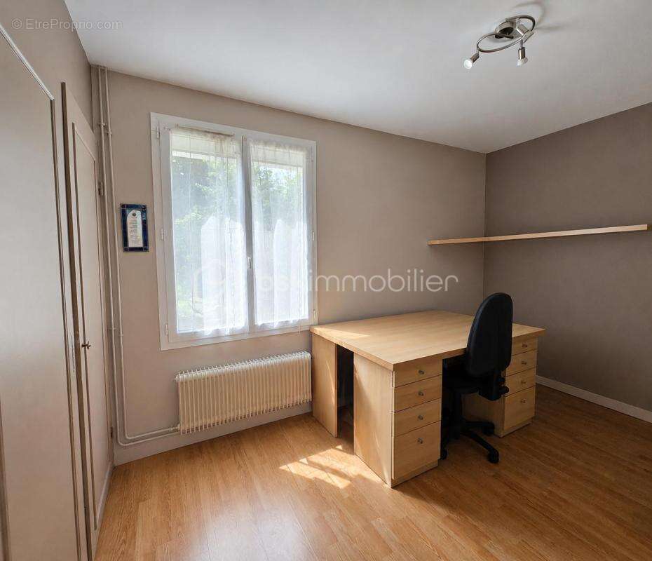 Plain-pied 113 m² - Véranda de 20 m² - Jardin clos - Stationnement 5 véhicules - photo 9
