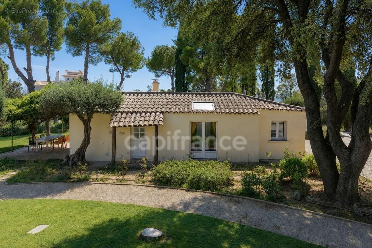 Propriété de caractère de 615 m2 sur 25 000 m2 de terrain - photo 19