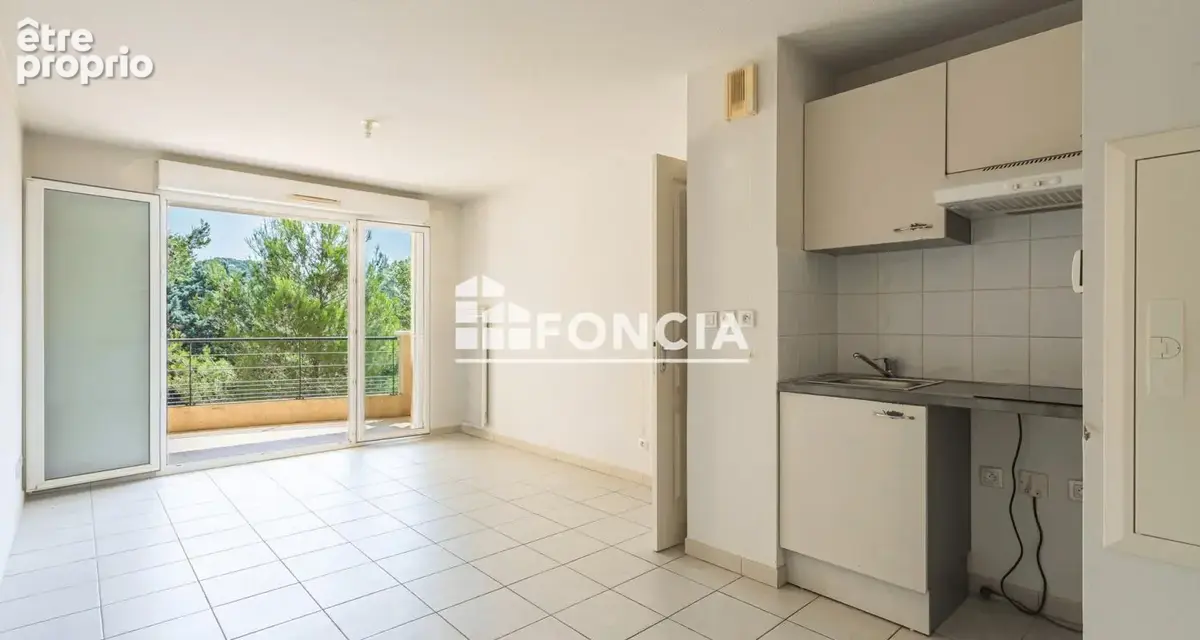 La Seyne-sur-Mer – Appartement Type 2 au dernier étage avec terrasse, piscine et vue dégagée - photo 5