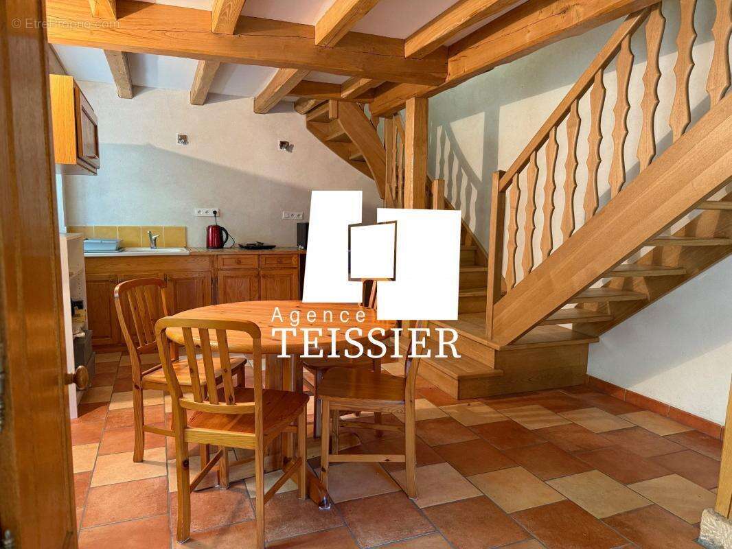 Maison à SAINT-PIERRE-SAINT-JEAN