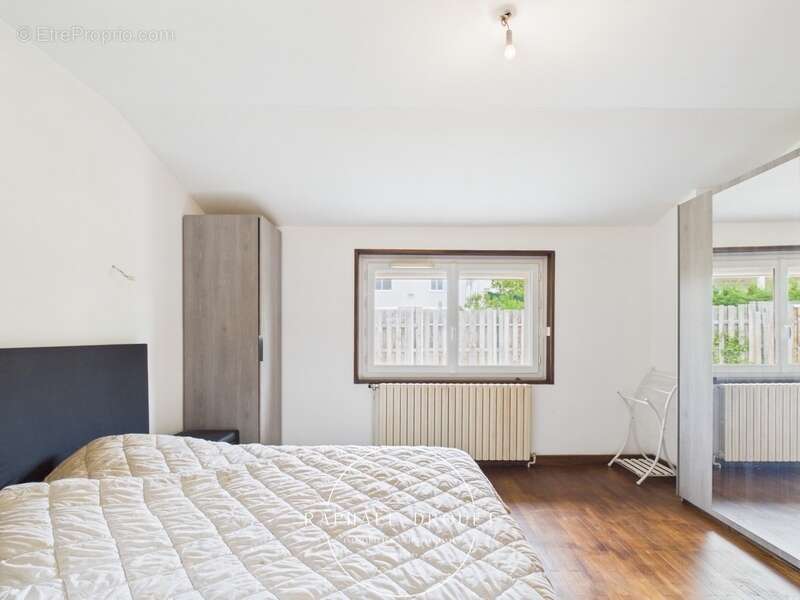 SAINT-CLAIR-DU-RHÔNE – Grande maison familiale de caractère avec 165 m² habitables - photo 12