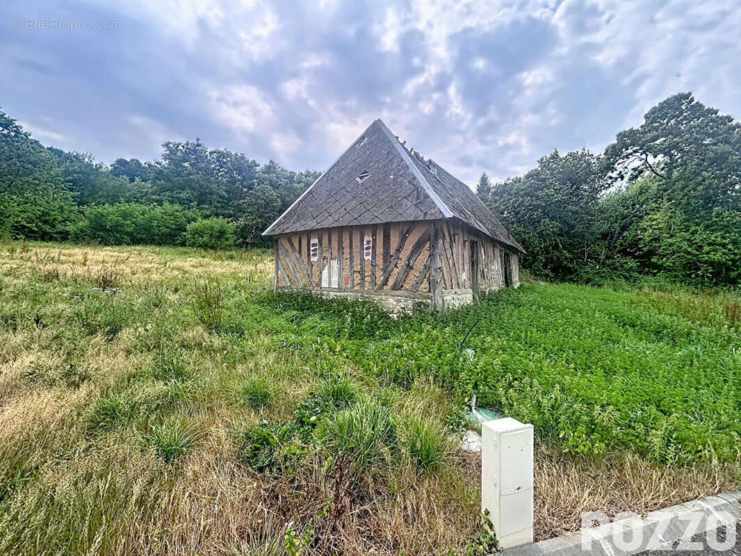 Terrain de 681 m² avec ancien corps de ferme à rénover - photo 2
