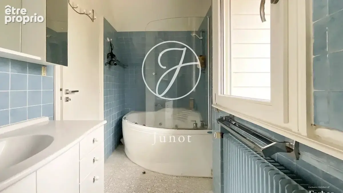 Gruson - Maison - 8 pièces - 309m² - 5 chambres - Jardin - Piscine - Garage - photo 15
